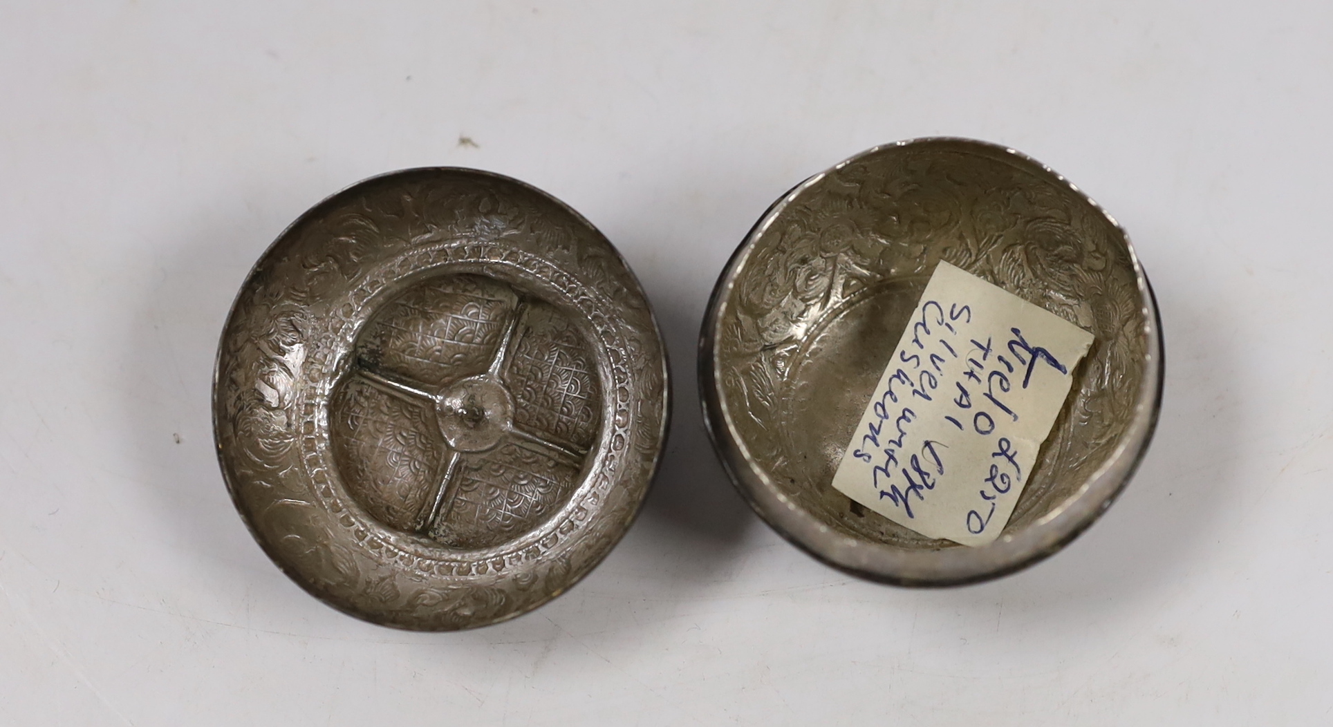 An 18th/19th century Thai silver and niello betel nut box, 5cm
